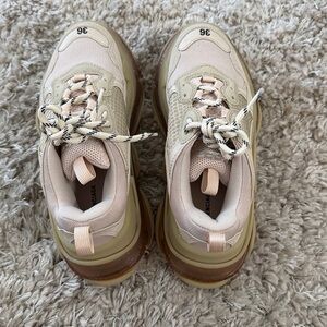 Balenciaga triple S color nude